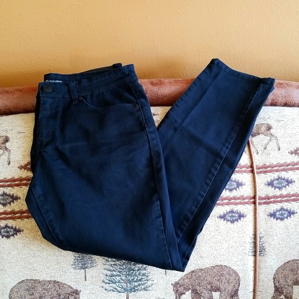 Mens 32x32 black fried denim slim jeans.